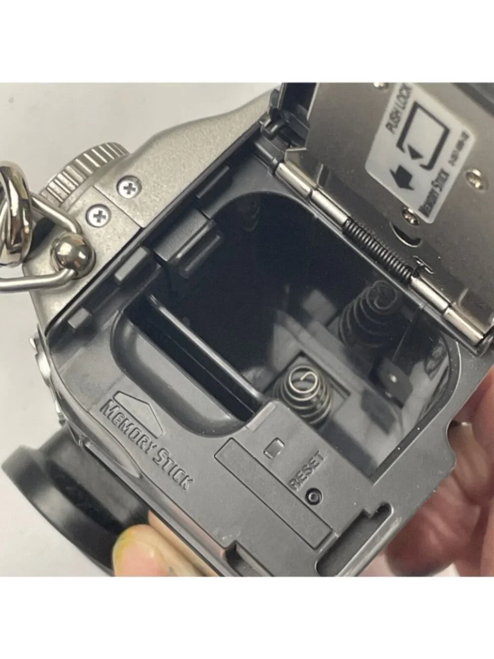 Sony Digital Still Camera DSC-F707 Cyber Shot 5.0MP 10x Precision Digital Zoom